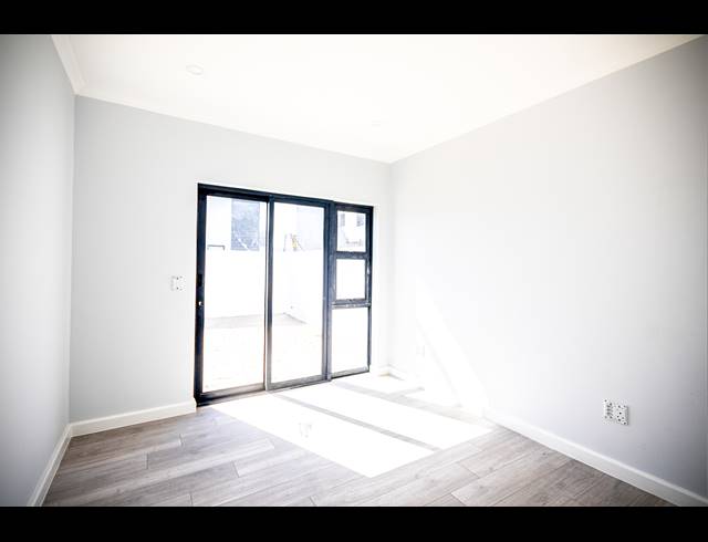 4 BEDROOM FREEHOLD FOR SALE IN SANDOWN